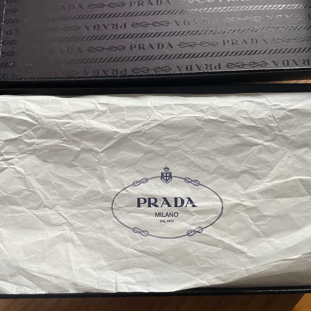 Prada wallet - Picture 4 of 4